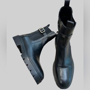 ZARA NWOT black heel lug sole short boots